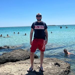 Meet your Posher, Tom